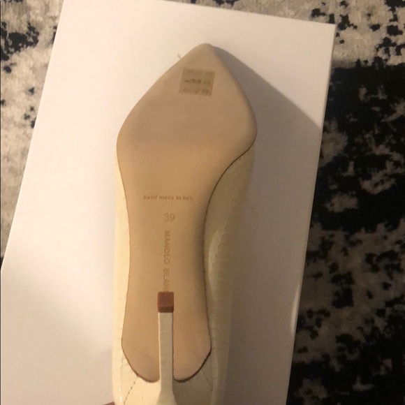 Manolo Blahnik Pointed Toe Python Pump - Picture 5 of 6